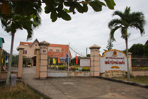 5[-]di[-]tích[-]nhà[-]tù[-]thu[-]hút[-]khách[-]tham[-]quan[-]ở[-]Việt[-]Nam